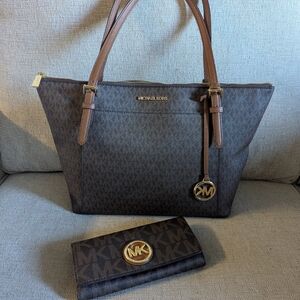 Michael Kors Ciara Large Logo Top-Zip Tote Bag With Matching Wallet